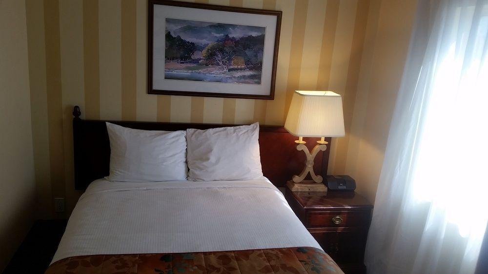 Arbutus Inn Victoria Extérieur photo